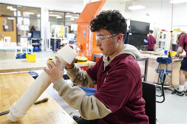 ENGINEERING RELATED TECHNOLOGY students working in lab